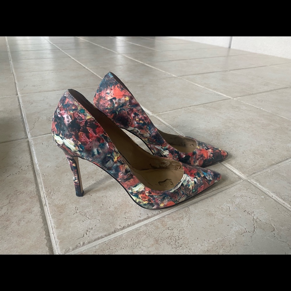 BCBG pumps